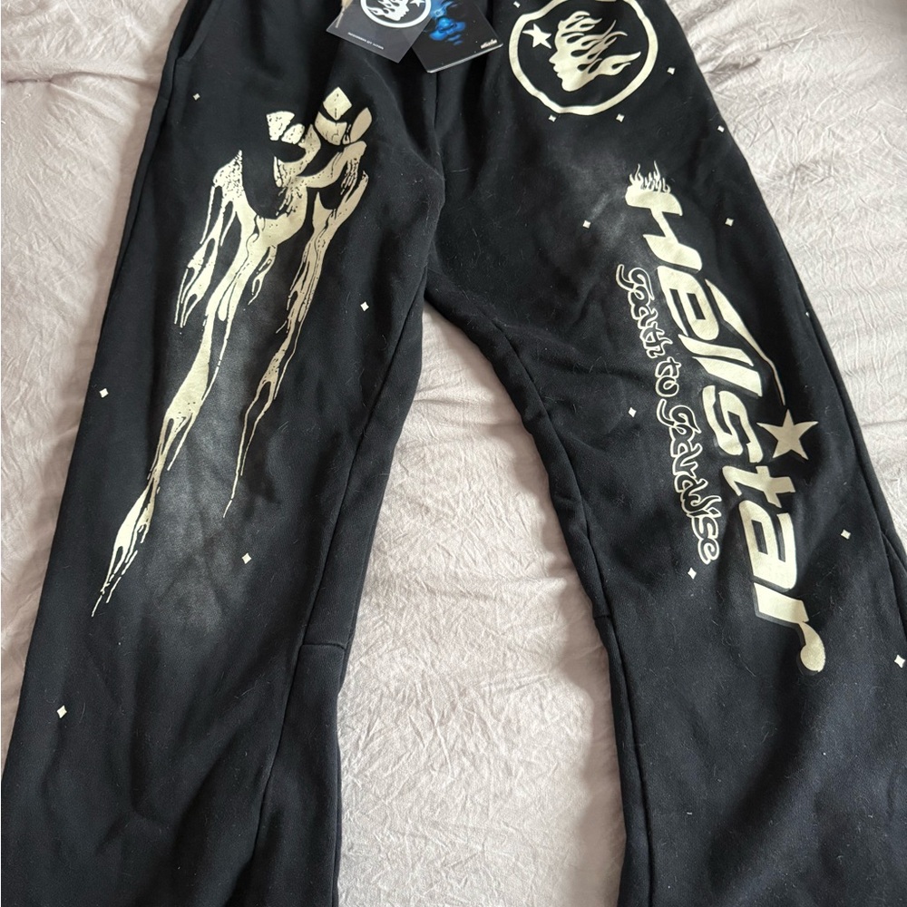 Black and white Hellstar pants brand new size large men’s.